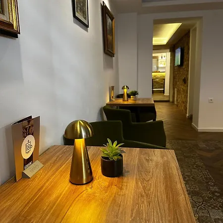 Laguna בית הארחה 3*